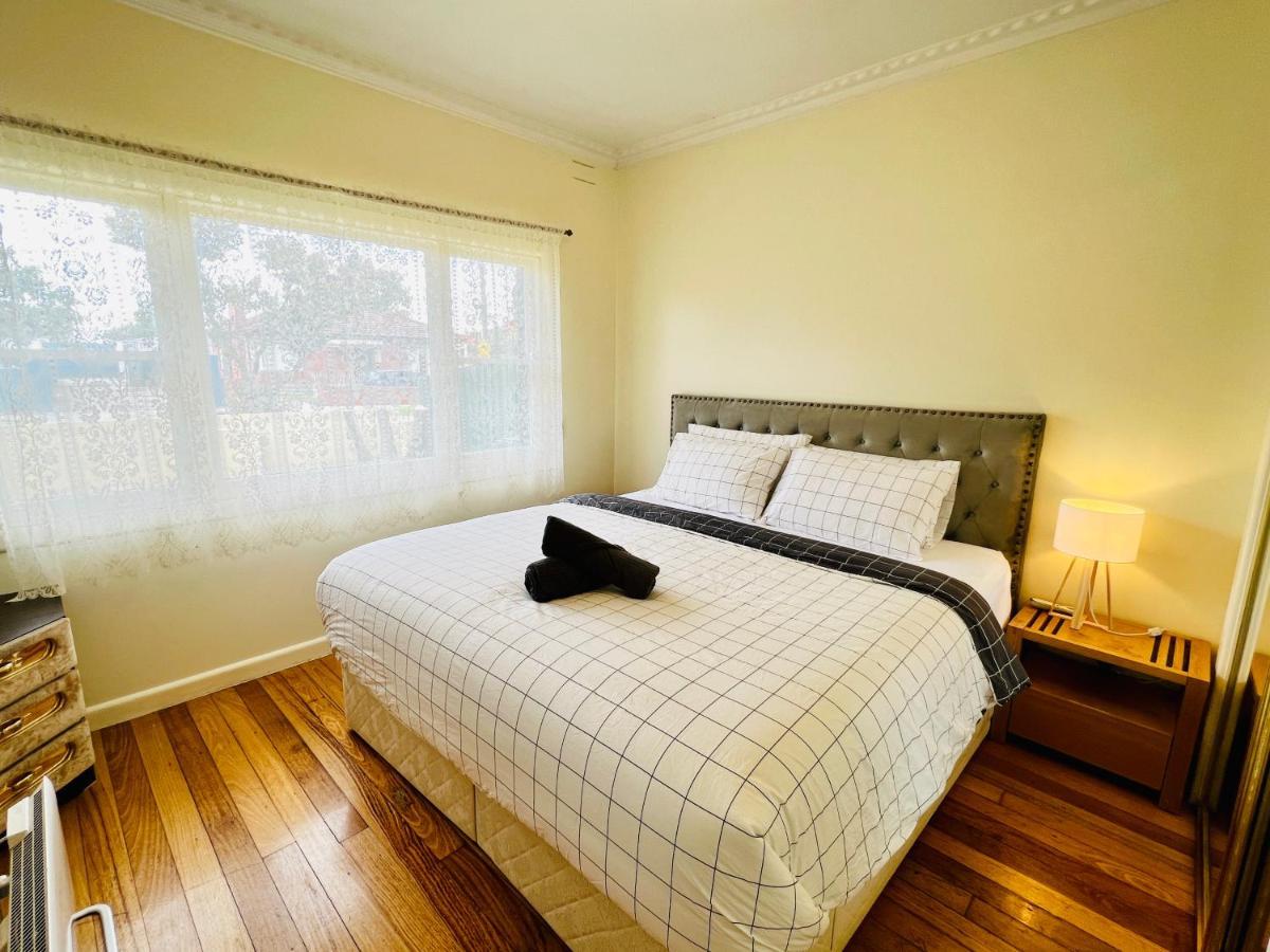 Cosy 4Br Home 15 Minutes Away From Melbourne Airport Saint Albans Ngoại thất bức ảnh