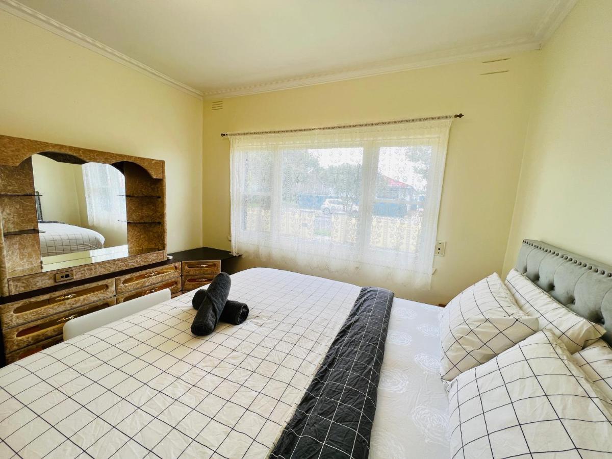 Cosy 4Br Home 15 Minutes Away From Melbourne Airport Saint Albans Ngoại thất bức ảnh