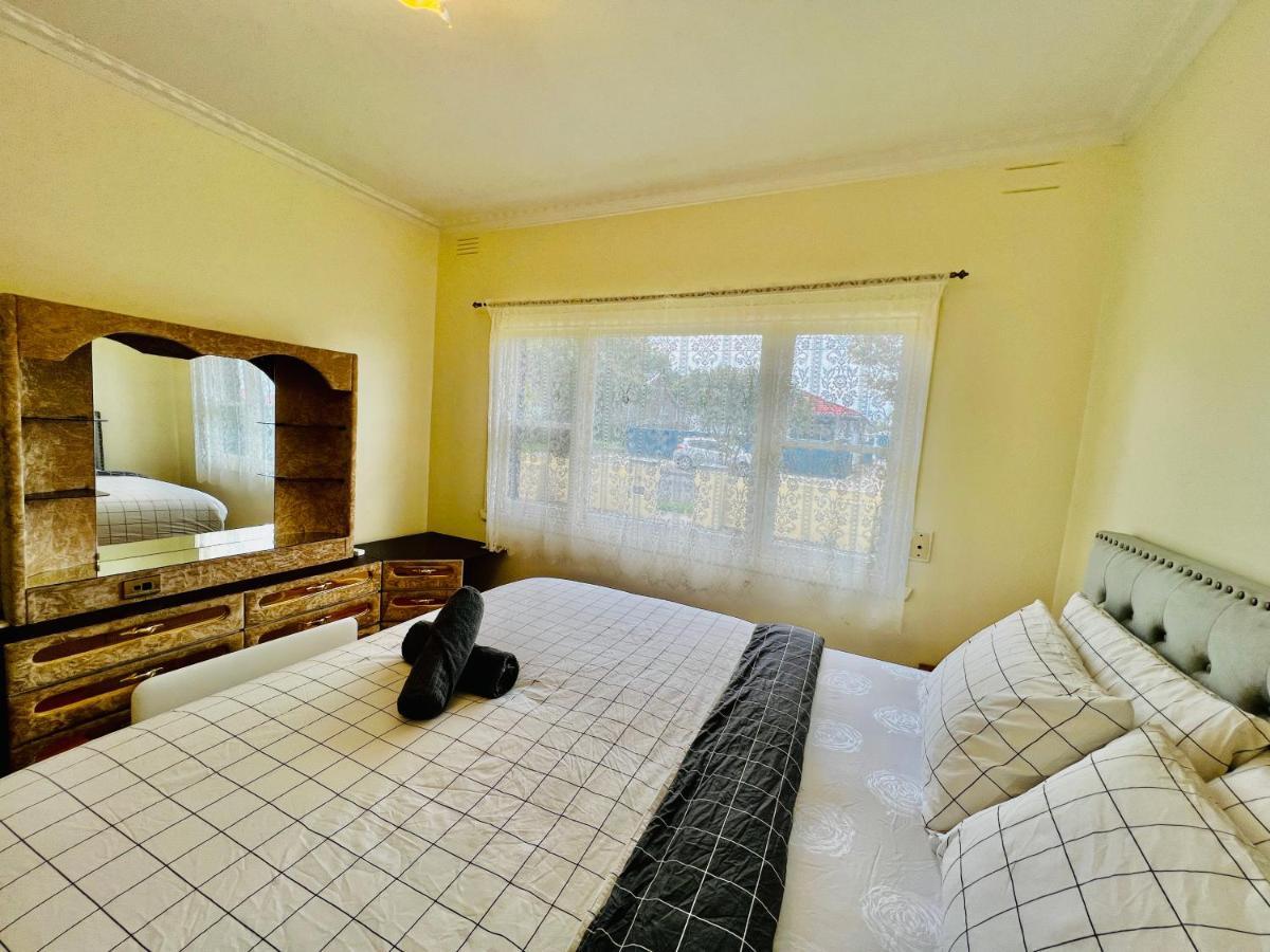 Cosy 4Br Home 15 Minutes Away From Melbourne Airport Saint Albans Ngoại thất bức ảnh